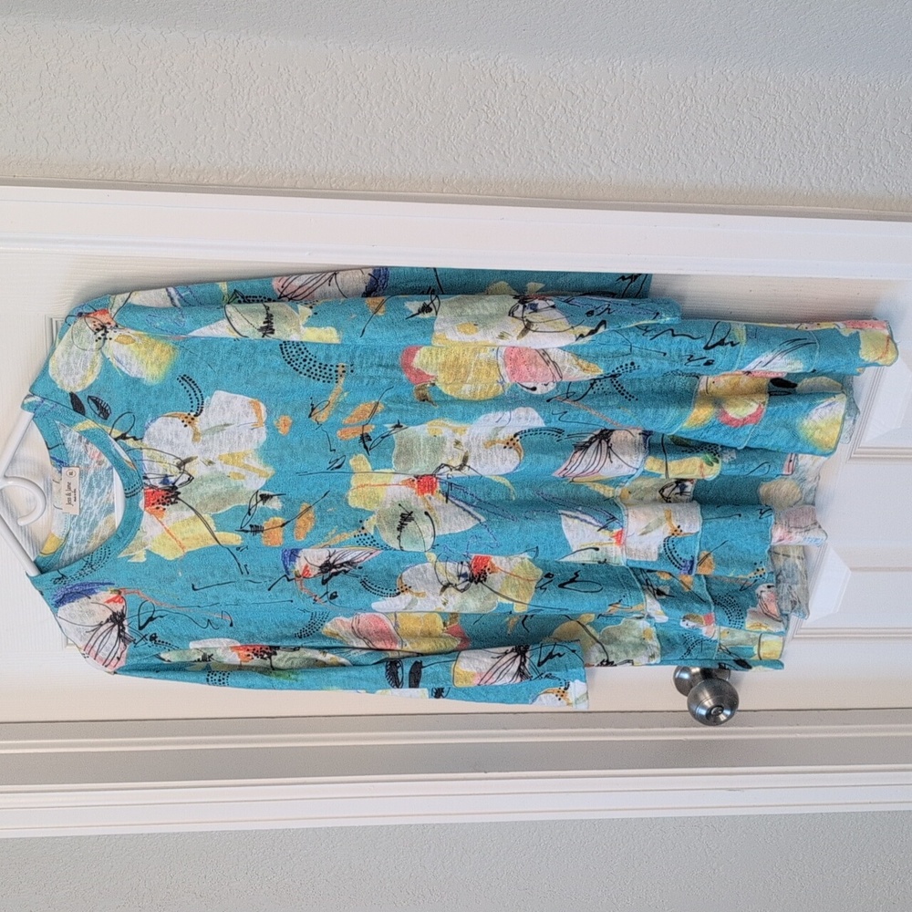 Jess & Jane Floral Ruffle Hem Top - Picture 7 of 11